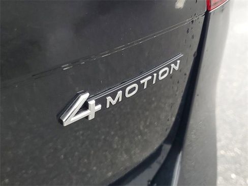 Certified 2022 Volkswagen Tiguan SE R-Line image 7