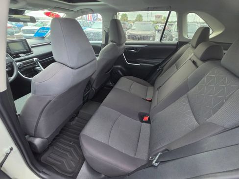 Used 2022 Toyota RAV4 XLE w/ Convenience Package FWD image 10