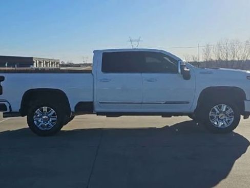 Used 2024 Chevrolet Silverado 2500 High Country w/ Z71 Off-Road Package image 9