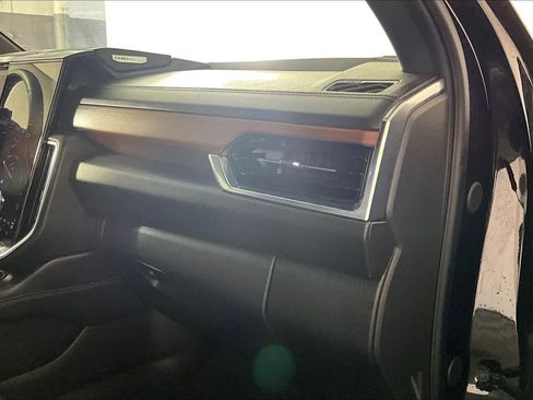 Used 2025 GMC Yukon Denali AWD/4WD image 18