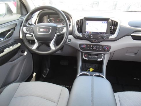 Used 2024 GMC Terrain SLE w/ Driver Convenience Package FWD image 13