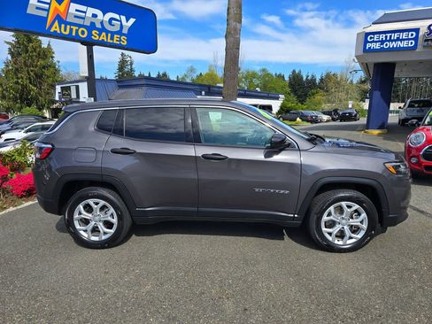 Used 2024 Jeep Compass Sport AWD/4WD image 9
