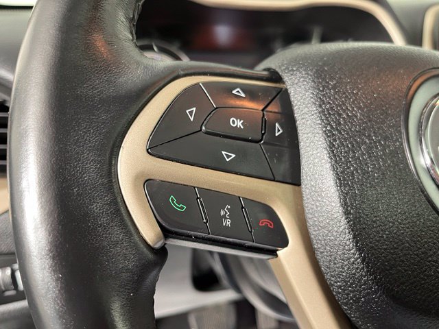 Used 2017 Jeep Cherokee Limited w/ Luxury Group AWD/4WD image 17