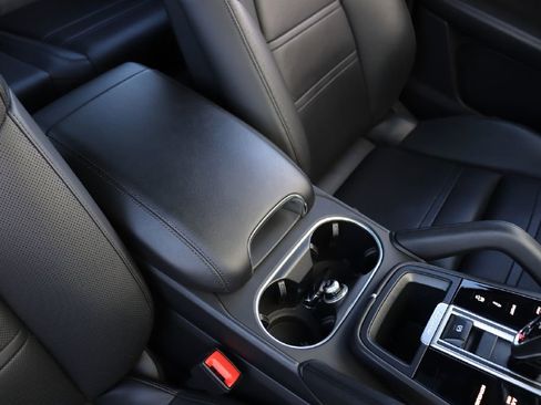 Used 2019 Porsche Cayenne S image 52