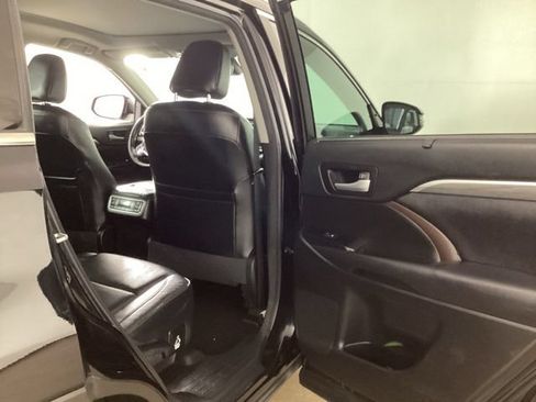 Used 2017 Toyota Highlander Limited Platinum AWD/4WD image 18