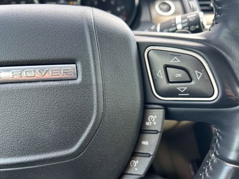 Used 2018 Land Rover Range Rover Evoque SE image 25