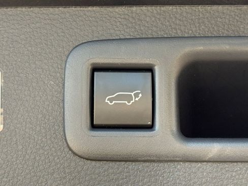 Used 2025 Toyota Highlander LE image 20