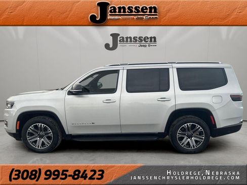 Used 2024 Jeep Wagoneer Series II w/ Flexible Seating Group image 1