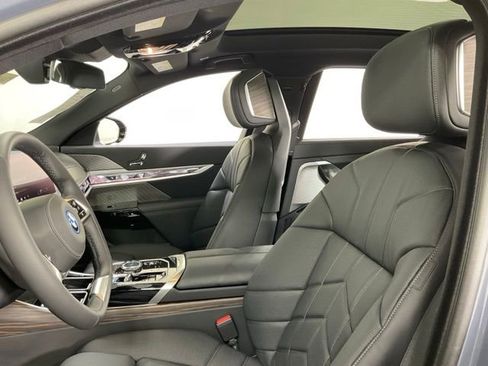 Used 2024 BMW i7 xDrive60 AWD/4WD image 34