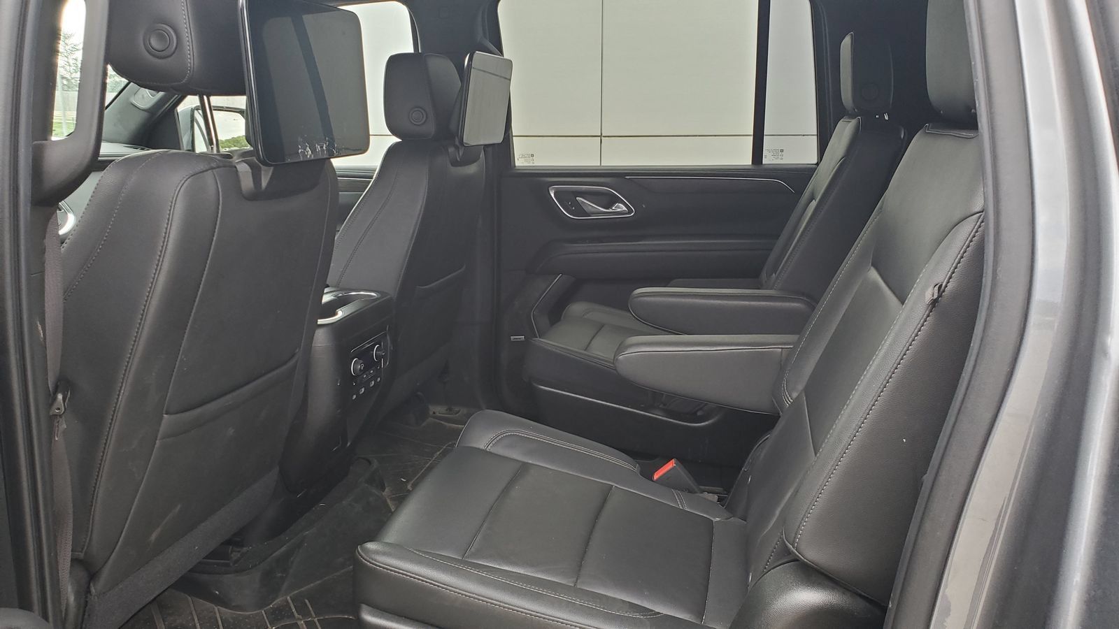 Used 2021 Chevrolet Suburban Z71 w/ Luxury Package AWD/4WD image 6