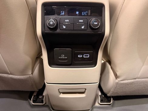 Used 2022 GMC Acadia Denali w/ Denali Ultimate Package image 34