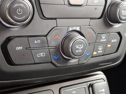 Used 2019 Jeep Renegade Limited w/ Quick Order Package 22P image 16