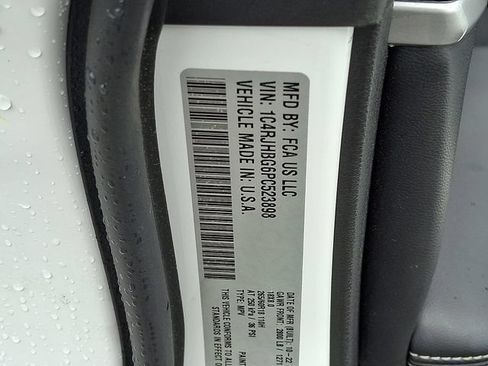 Used 2023 Jeep Grand Cherokee Limited AWD/4WD image 23