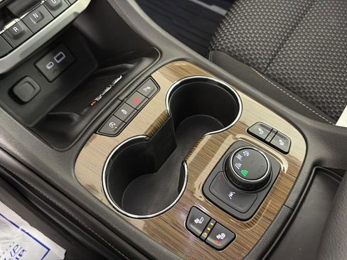 Used 2022 GMC Acadia SLE w/ Driver Convenience Package image 28