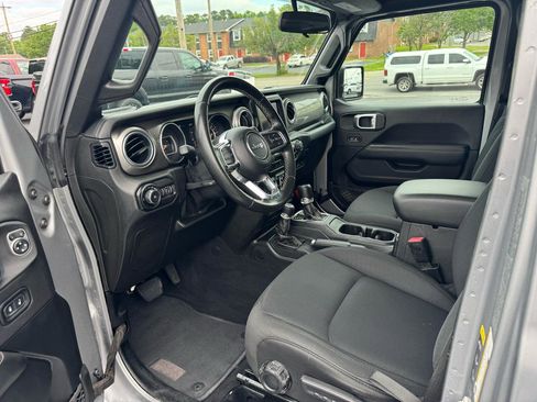 Used 2020 Jeep Wrangler Unlimited Sahara AWD/4WD image 13