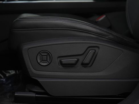 Used 2021 Audi e-tron Premium Plus w/ Premium Plus Package image 22