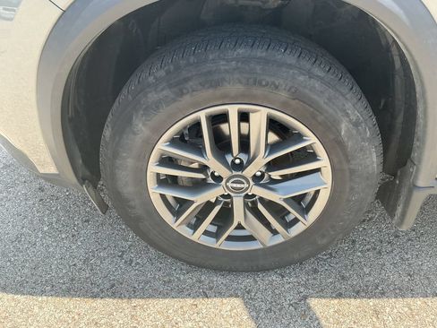 Used 2023 Nissan Rogue S AWD/4WD image 9