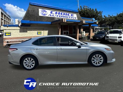 Used 2019 Toyota Camry LE FWD image 9