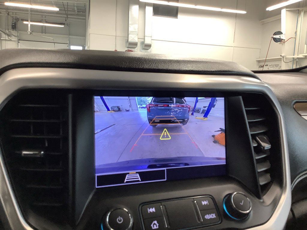 Used 2023 GMC Acadia SLE w/ Driver Convenience Package FWD image 11