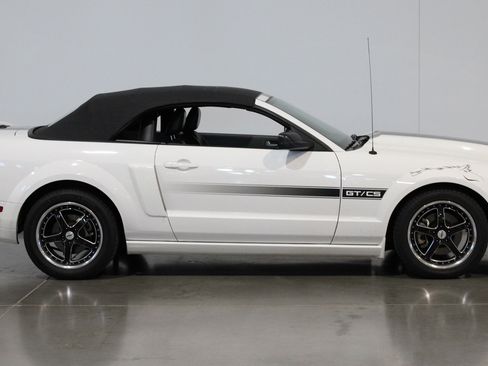 Used 2007 Ford Mustang GT RWD image 25