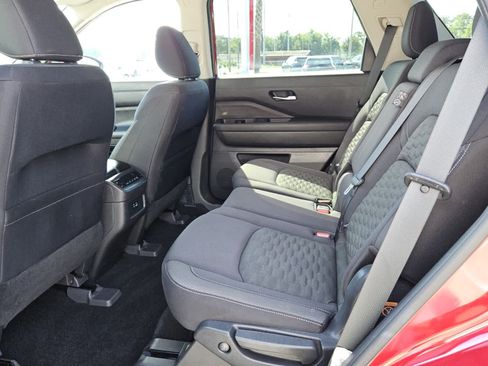 Used 2022 Nissan Pathfinder SV FWD image 4