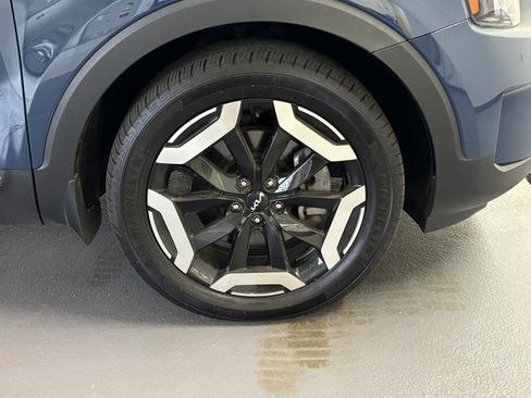 Used 2023 Kia Telluride EX w/ EX Captain's Chair Package AWD/4WD image 8