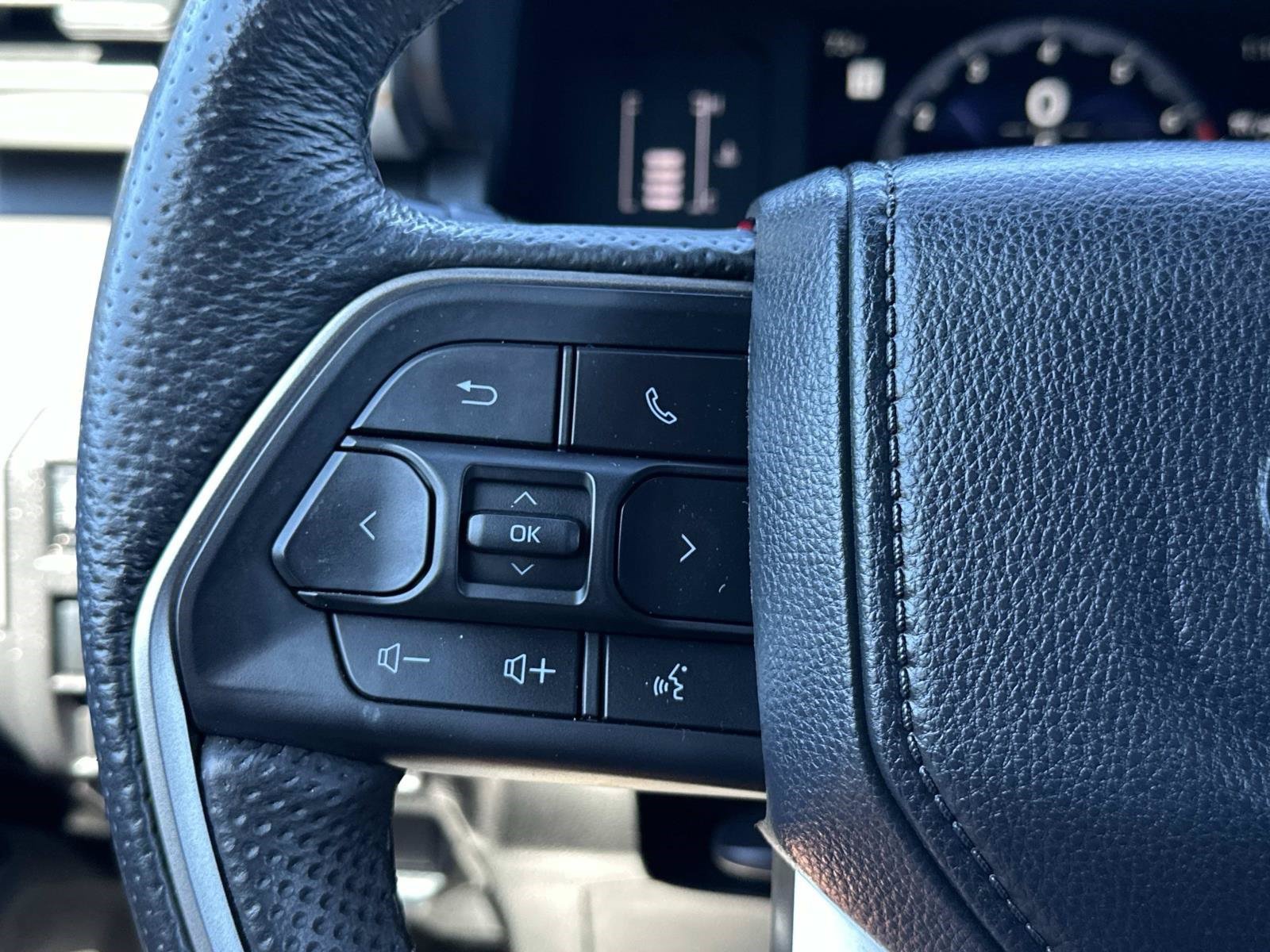 Used 2024 Toyota Tacoma SR5 AWD/4WD image 22