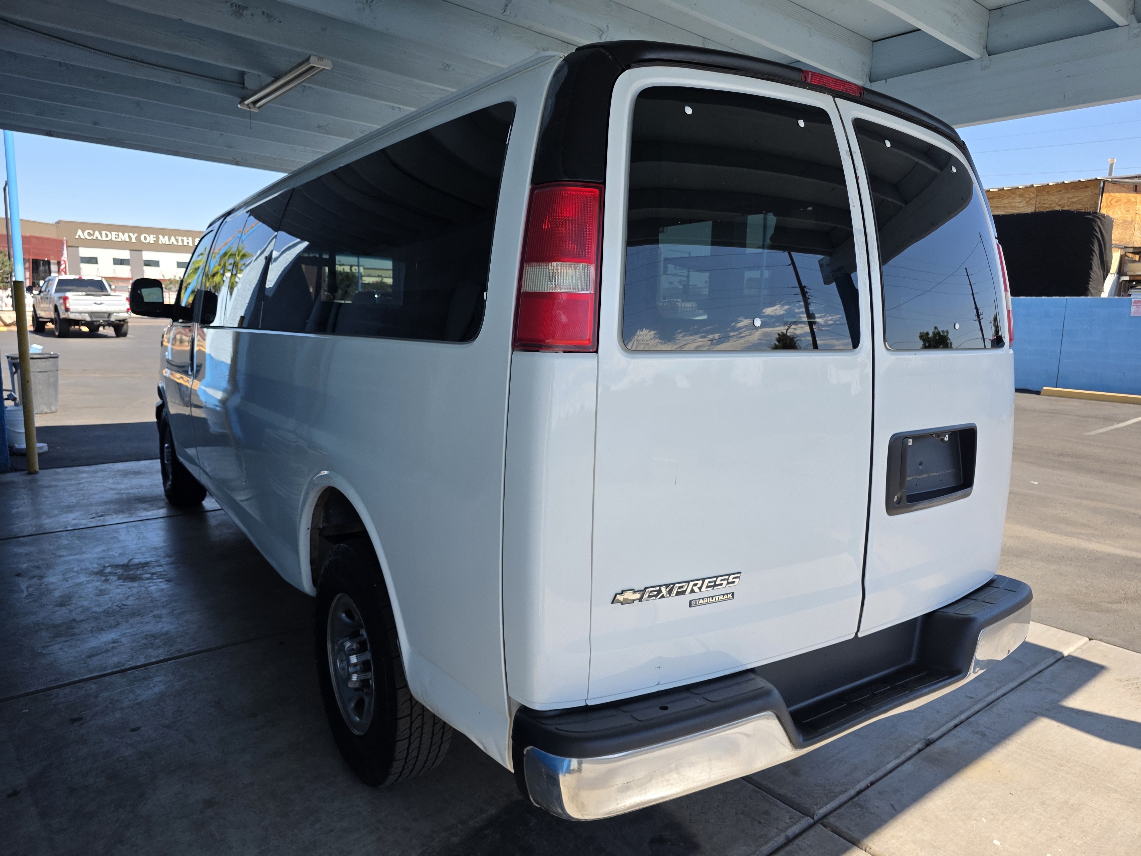 Used 2016 Chevrolet Express 3500 LT w/ LT Preferred Equipment Group RWD image 4