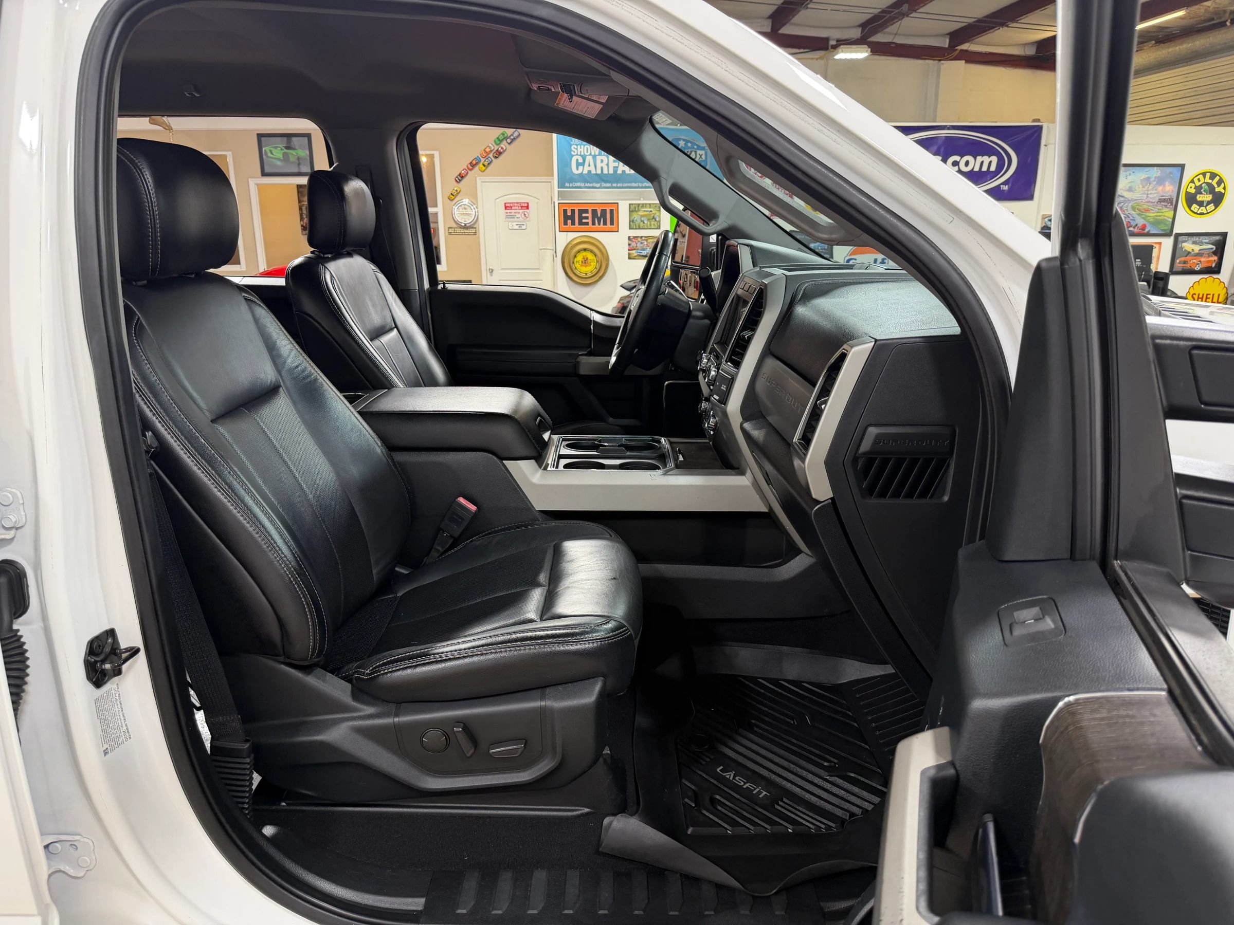 Used 2020 Ford F350 Lariat w/ Lariat Ultimate Package AWD/4WD image 21