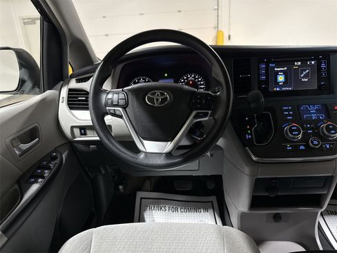 Used 2015 Toyota Sienna LE image 19