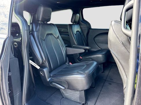 Used 2025 Chrysler Pacifica Select FWD image 30