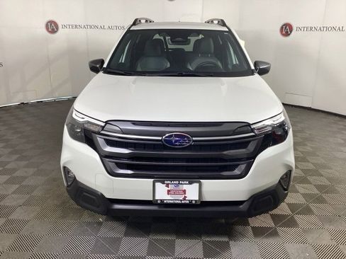 Used 2025 Subaru Forester Premium image 2