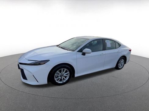 Used 2025 Toyota Camry LE image 9
