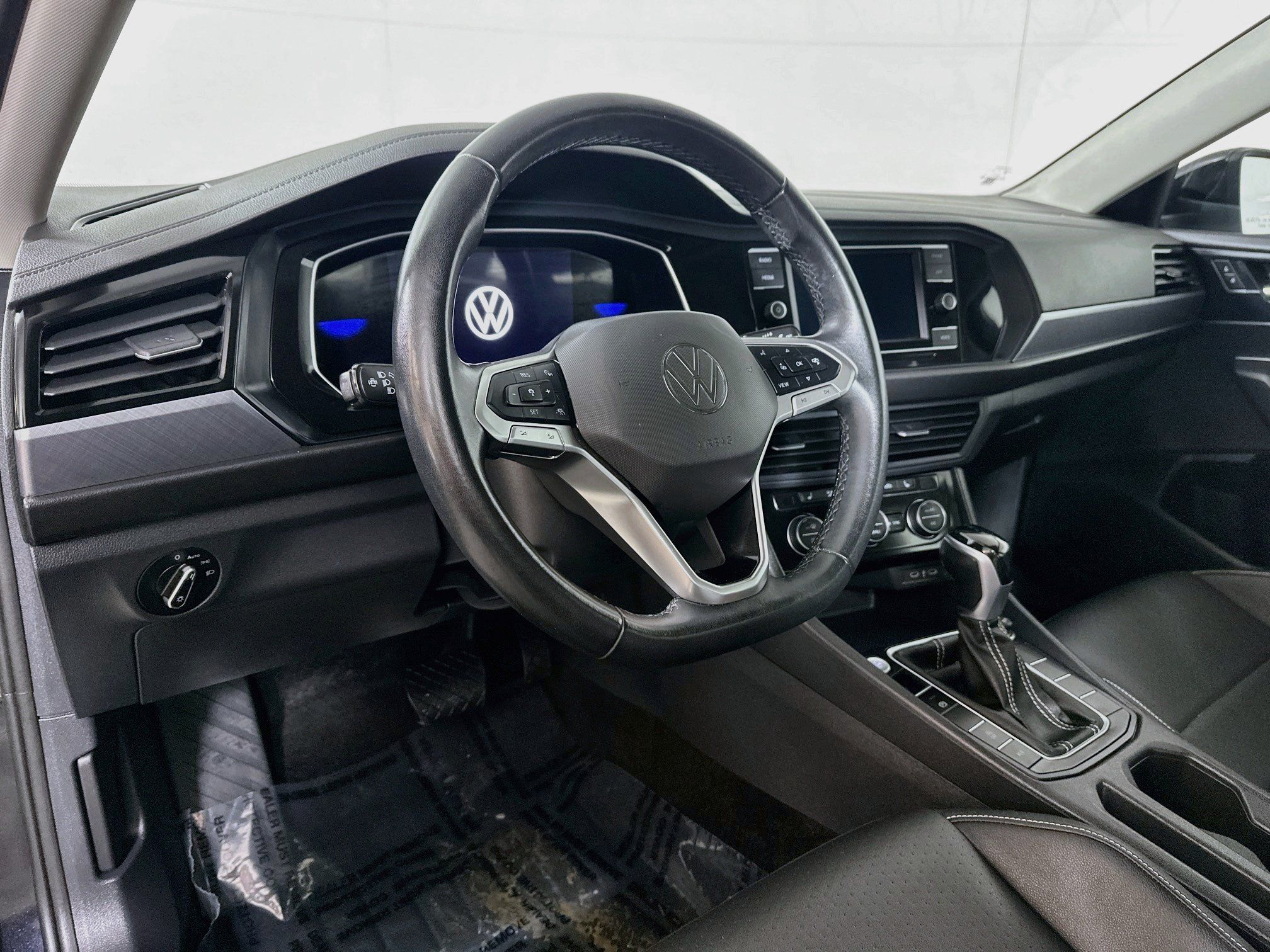 Used 2024 Volkswagen Jetta SE FWD image 9