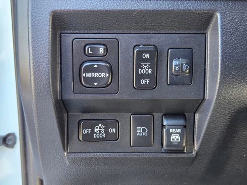 Used 2020 Toyota Tundra SR5 w/ SR5 Upgrade Package RWD image 15