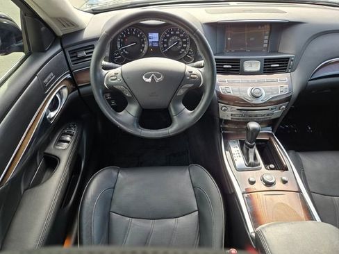 Used 2017 INFINITI Q70 L 3.7 w/ Deluxe Touring Package RWD image 14