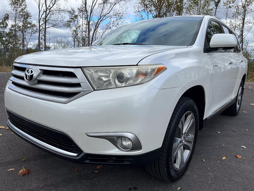 Used 2011 Toyota Highlander Limited w/ Tow Pkg FWD image 32