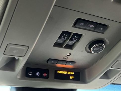 Used 2018 Cadillac Escalade ESV Premium Luxury image 33