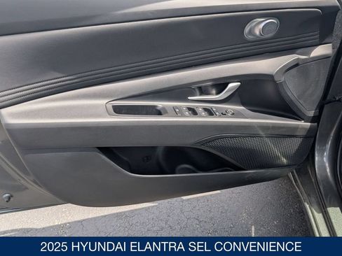 Certified 2025 Hyundai Elantra SEL FWD image 11