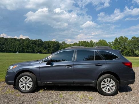 Used 2017 Subaru Outback 2.5i AWD/4WD image 2