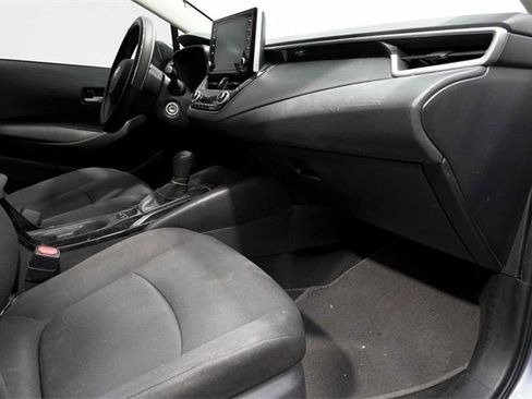 Used 2021 Toyota Corolla LE image 11