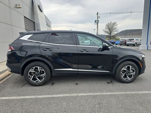 Used 2023 Kia Sportage LX AWD/4WD image 2