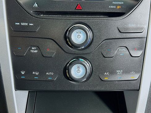 Used 2014 Ford Explorer XLT w/ Equipment Group 202A FWD image 16