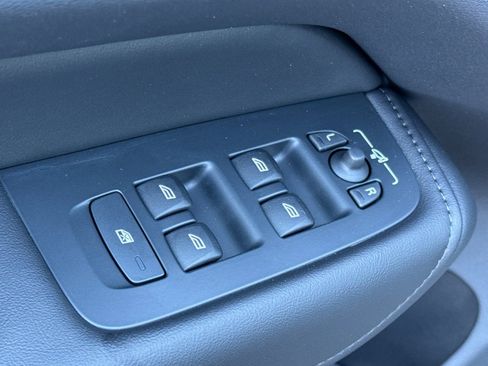 Used 2025 Volvo XC60 B5 Core w/ Protection Package Premier image 11