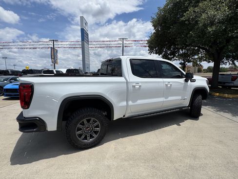 Used 2025 GMC Sierra 1500 AT4X image 8