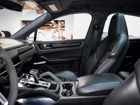 Used 2022 Porsche Cayenne Turbo S image 60