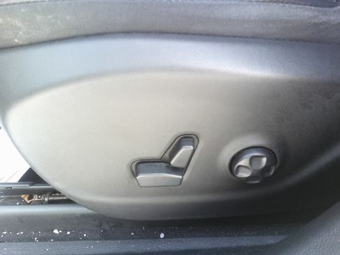 Used 2019 Jeep Cherokee Limited image 14