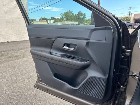 Used 2026 Nissan Kicks SV FWD image 18