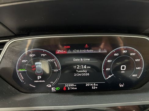 Used 2022 Audi e-tron Premium w/ Convenience Plus Package image 15