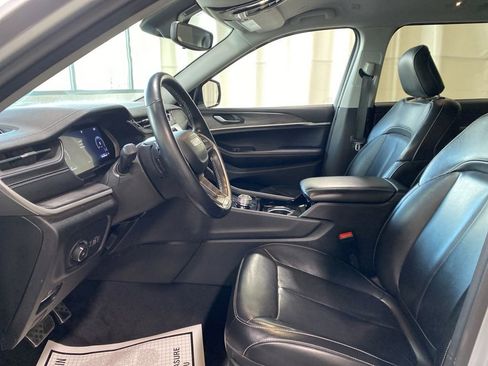 Used 2021 Jeep Grand Cherokee L Limited AWD/4WD image 2